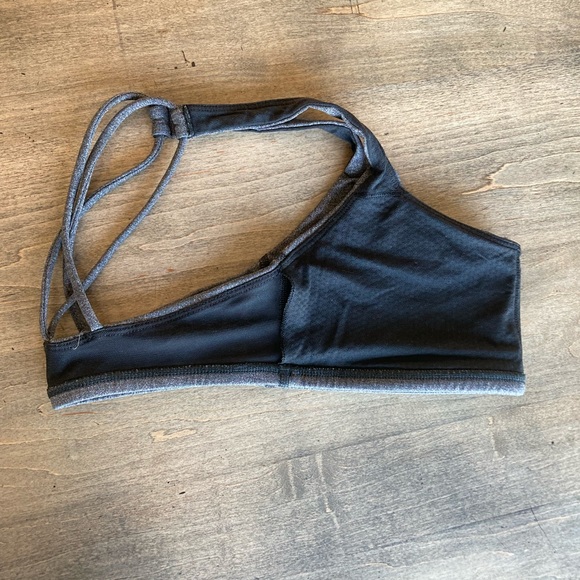 Lululemon Free to Be Bra - size 4 - Picture 4 of 5